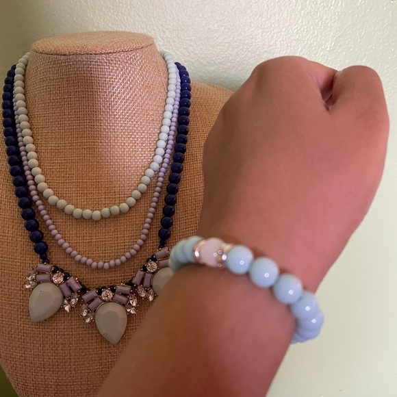 2 Piece Charming Charlie Blue and White Beaded Necklace and matching bracelet - Picture 6 of 8